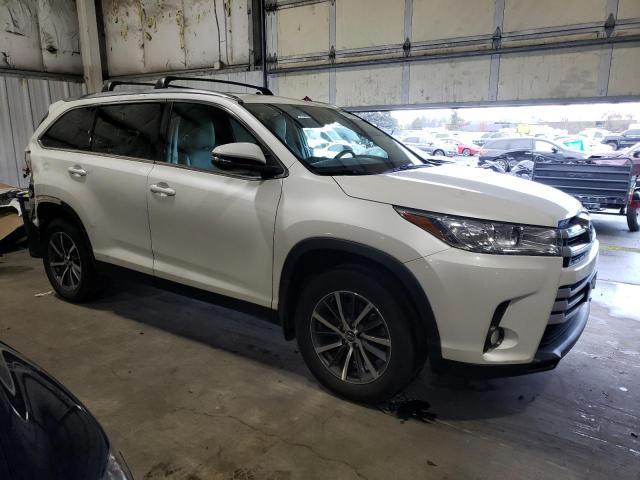 5TDJZRFH0KS571239 - 2019 TOYOTA HIGHLANDER SE WHITE photo 4