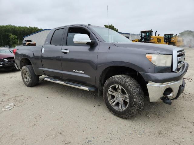 5TFRM5F11BX025511 - 2011 TOYOTA TUNDRA DOUBLE CAB SR5 GRAY photo 4