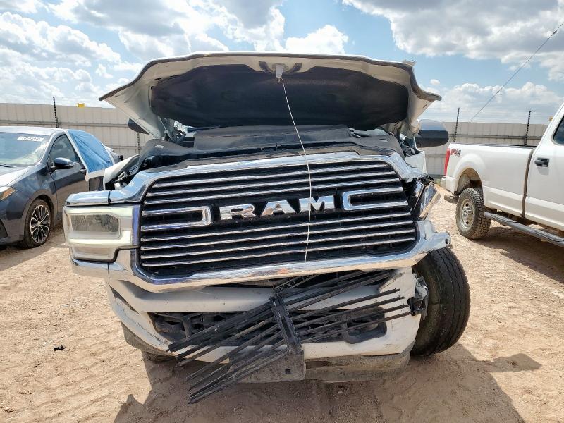 3C6UR5FL7NG438403 - 2022 RAM 2500 LARAMIE WHITE photo 5