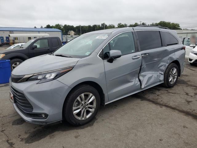 2022 TOYOTA SIENNA XLE, 