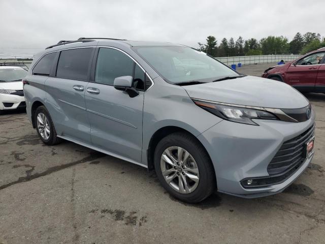 5TDASKFCXNS058083 - 2022 TOYOTA SIENNA XLE SILVER photo 4