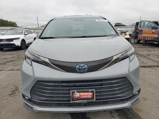 5TDASKFCXNS058083 - 2022 TOYOTA SIENNA XLE SILVER photo 5