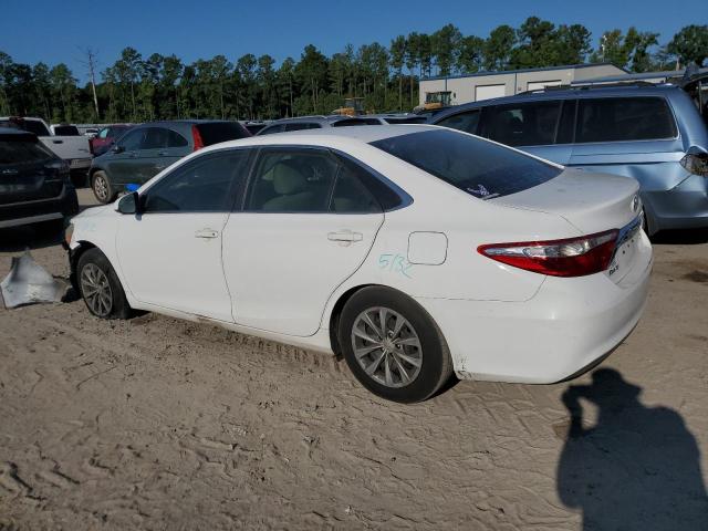 4T1BF1FK4FU097917 - 2015 TOYOTA CAMRY LE WHITE photo 2