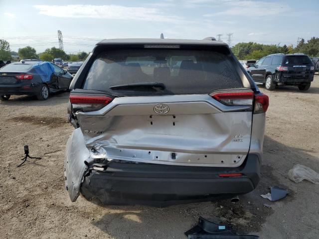2T3F1RFV9KC023081 - 2019 TOYOTA RAV4 LE Silber Foto 6