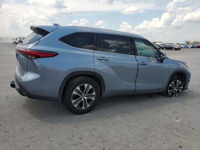 5TDGZRAH2MS085584 - 2021 TOYOTA HIGHLANDER XLE BLUE photo 3