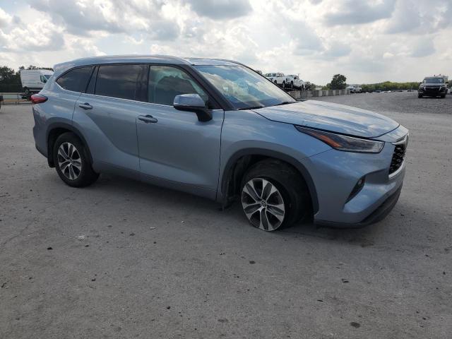 5TDGZRAH2MS085584 - 2021 TOYOTA HIGHLANDER XLE BLUE photo 4