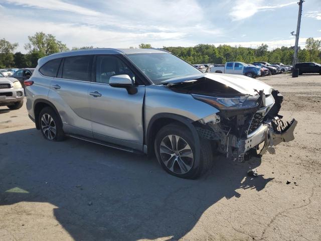 5TDHZRBH1LS500914 - 2020 TOYOTA HIGHLANDER XLE SILVER photo 4