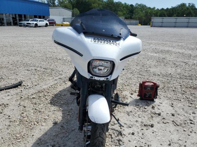 1HD1KB715RB628385 - 2024 HARLEY-DAVIDSON FLHX WHITE photo 2