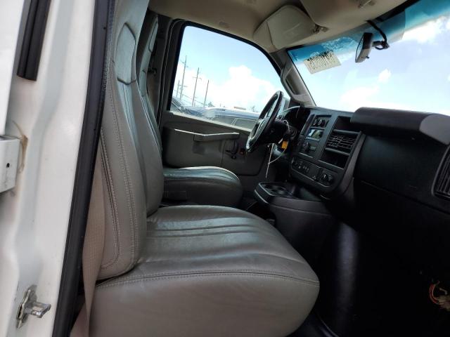 1GCWGAFP4J1212041 - 2018 CHEVROLET EXPRESS G2 WHITE photo 11