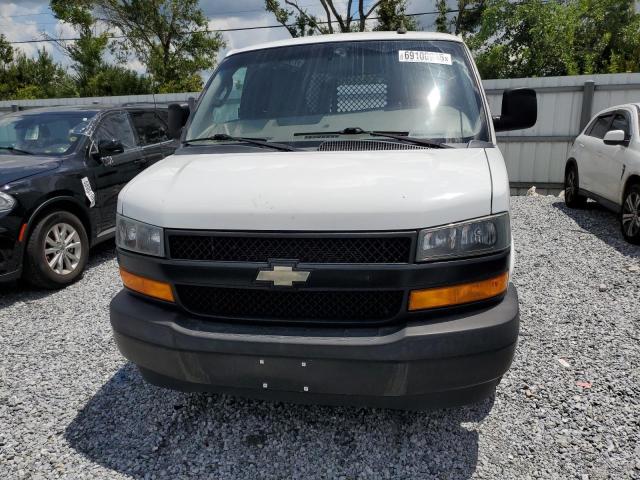 1GCWGAFP4J1212041 - 2018 CHEVROLET EXPRESS G2 WHITE photo 5