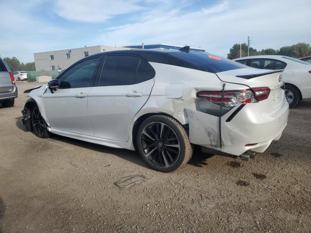 4T1B61HK8KU179639 - 2019 TOYOTA CAMRY XSE WHITE photo 2