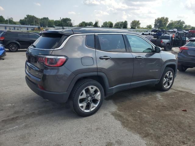 3C4NJDCB0JT259292 - 2018 JEEP COMPASS LIMITED 灰色 照片 3