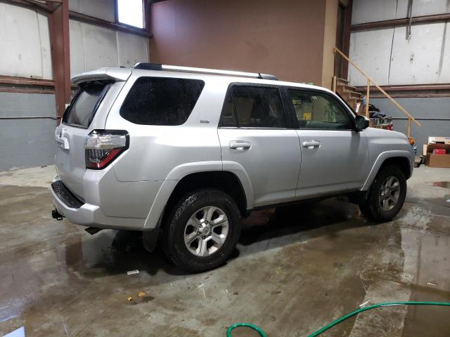 JTEMU5JRXN6030011 - 2022 TOYOTA 4RUNNER SR5/SR5 PREMIUM 银色 照片 3