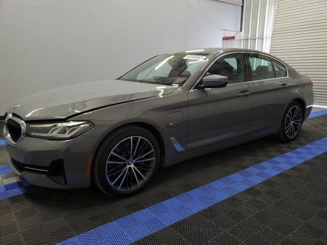 WBA13AG04NCK51226 - 2022 BMW 530E GRAY photo 1