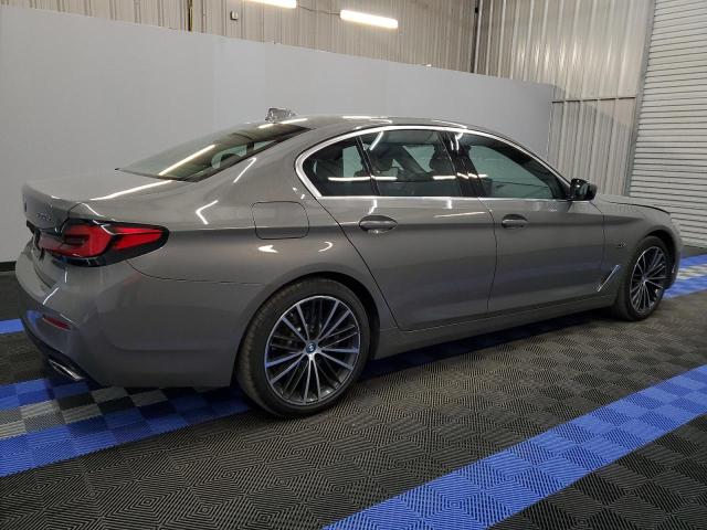 WBA13AG04NCK51226 - 2022 BMW 530E GRAY photo 3