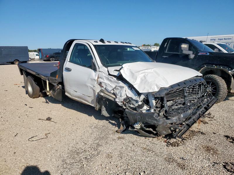 3C7WRMBL9MG684372 - 2021 RAM 5500 白色 照片 4