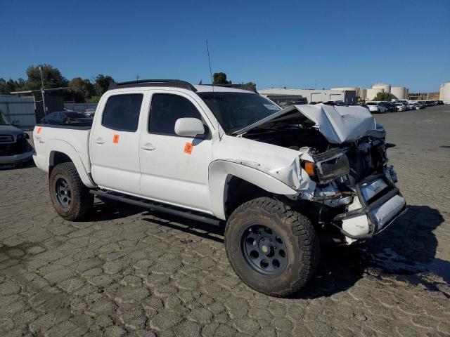 3TMLU4ENXBM073387 - 2011 TOYOTA TACOMA DOUBLE CAB WHITE photo 4