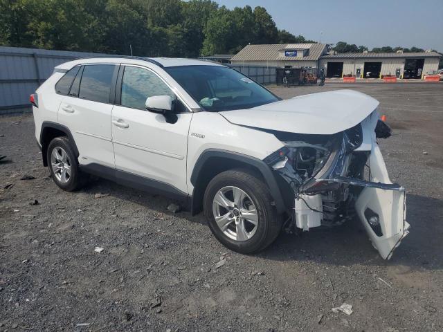 2T3RWRFV0MW128527 - 2021 TOYOTA RAV4 XLE WHITE photo 4