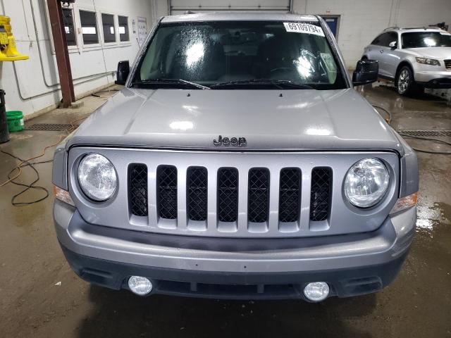 1C4NJPFA7GD582287 - 2016 JEEP PATRIOT LATITUDE SILVER photo 5