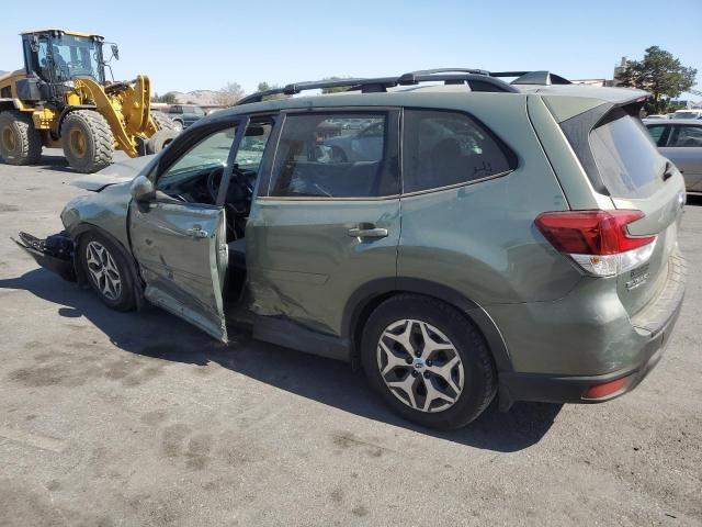 JF2SKAGC9LH473427 - 2020 SUBARU FORESTER PREMIUM GREEN photo 2