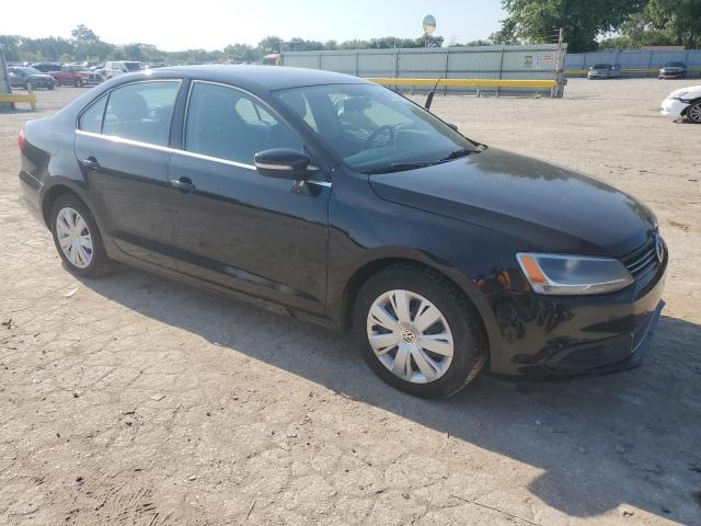 3VWDX7AJ7DM445266 - 2013 VOLKSWAGEN JETTA SE 黑色 照片 4