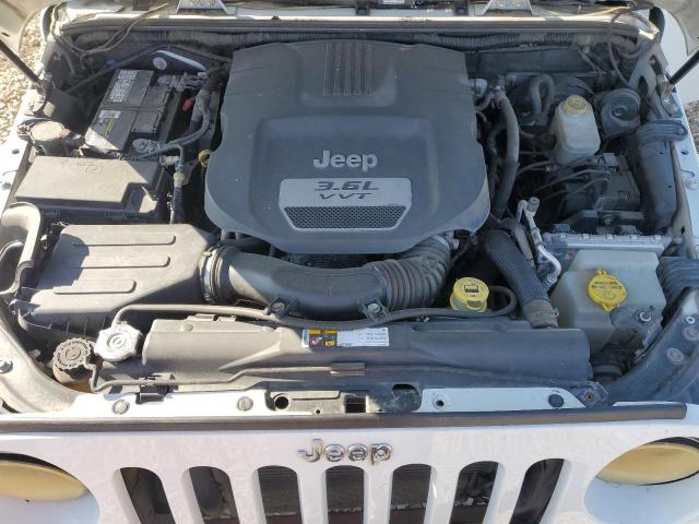 1C4HJWEG6DL693380 - 2013 JEEP WRANGLER U SAHARA WHITE photo 12