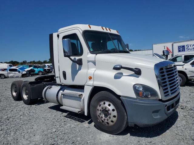 1FUGGEDV1JLHB4109 - 2018 FREIGHTLINER CASCADIA 1 WHITE photo 1