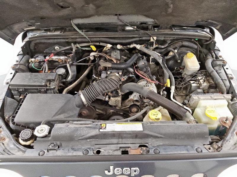 1J8GA59118L589101 - 2008 JEEP WRANGLER U SAHARA BLUE photo 12