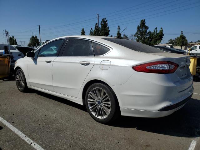 3FA6P0HR8DR291707 - 2013 FORD FUSION SE WHITE photo 2