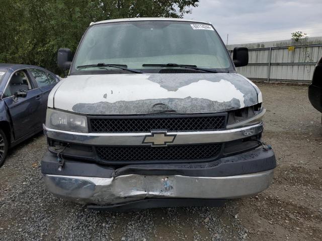 1GCGG29V271227618 - 2007 CHEVROLET EXPRESS G2 WHITE photo 5