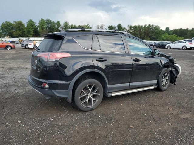 2T3JFREV9JW734564 - 2018 TOYOTA RAV4 SE შავი ფოტო 3