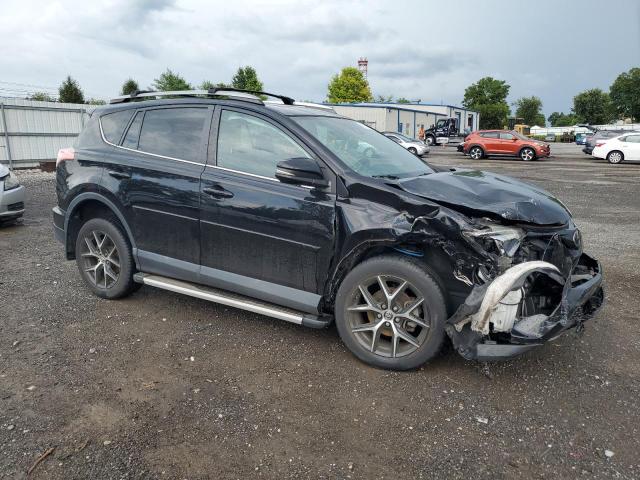 2T3JFREV9JW734564 - 2018 TOYOTA RAV4 SE შავი ფოტო 4