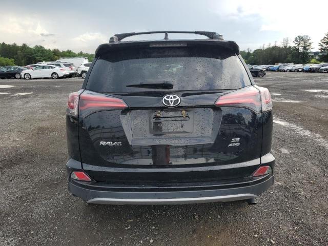 2T3JFREV9JW734564 - 2018 TOYOTA RAV4 SE შავი ფოტო 6