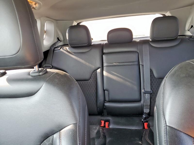 3C4NJCBB4JT193518 - 2018 JEEP COMPASS LATITUDE Gümüş fotoğraf 10