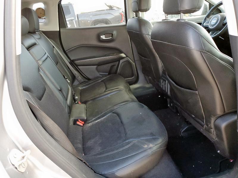 3C4NJCBB4JT193518 - 2018 JEEP COMPASS LATITUDE Gümüş fotoğraf 11