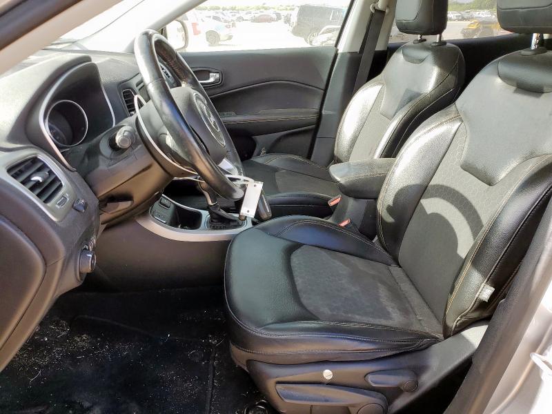 3C4NJCBB4JT193518 - 2018 JEEP COMPASS LATITUDE Gümüş fotoğraf 7