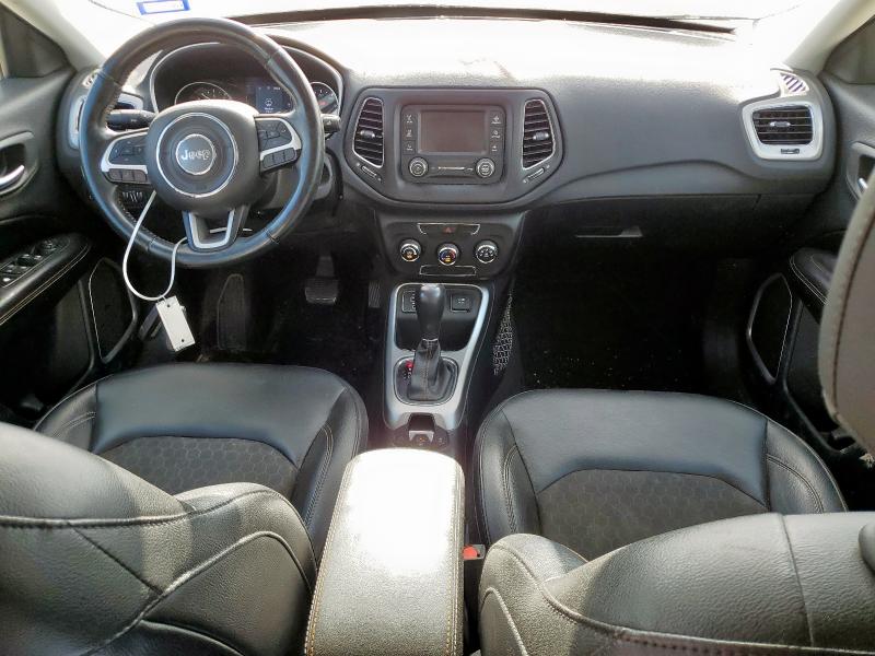 3C4NJCBB4JT193518 - 2018 JEEP COMPASS LATITUDE Gümüş fotoğraf 8