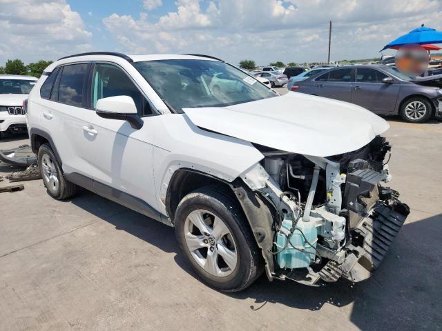 2T3W1RFV2MC130783 - 2021 TOYOTA RAV4 XLE WHITE photo 4