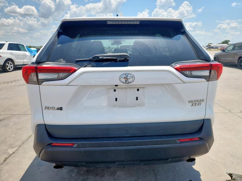 2T3W1RFV2MC130783 - 2021 TOYOTA RAV4 XLE WHITE photo 6