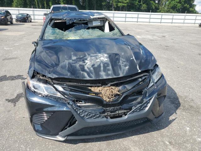 JTNB11HKXJ3051213 - 2018 TOYOTA CAMRY L შავი ფოტო 5