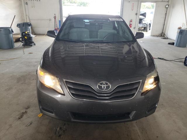 4T4BF3EK2AR032933 - 2010 TOYOTA CAMRY BASE ნაცრისფერი ფოტო 5