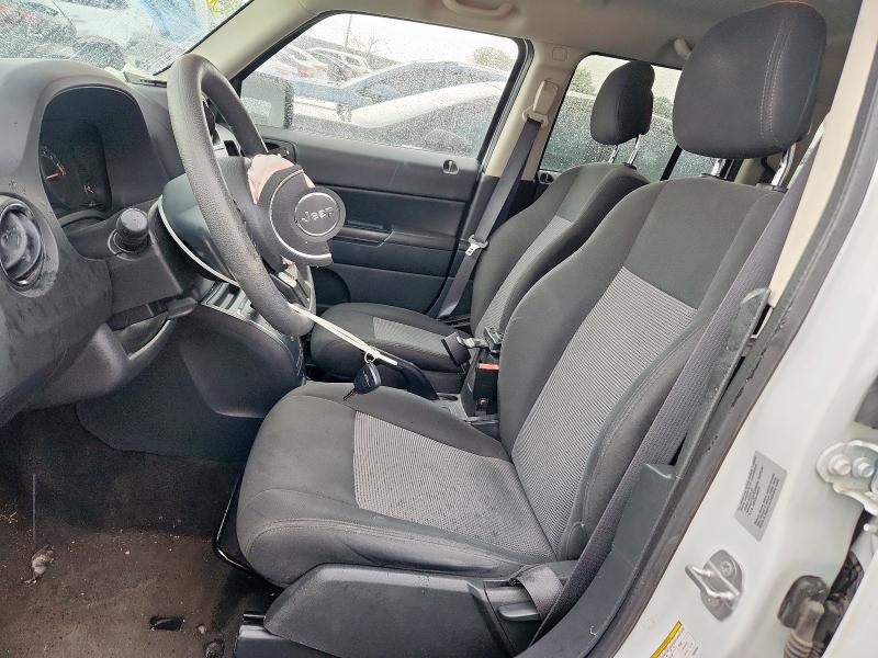 1C4NJPBA8FD285369 - 2015 JEEP PATRIOT SPORT WHITE photo 10