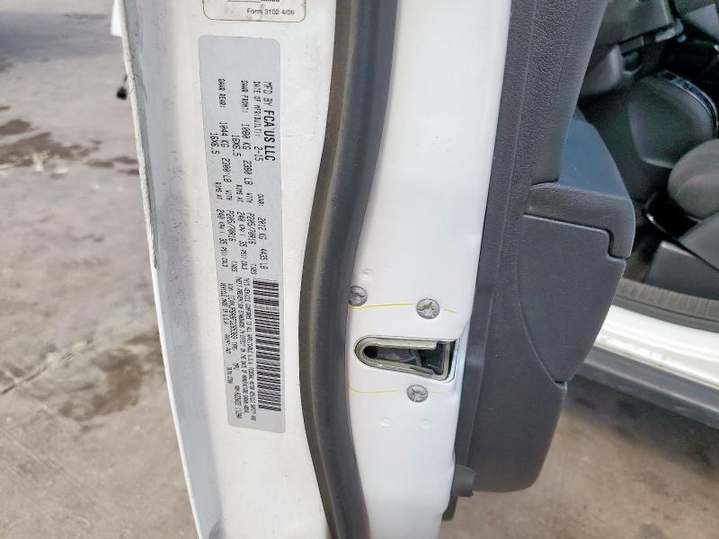 1C4NJPBA8FD285369 - 2015 JEEP PATRIOT SPORT WHITE photo 17