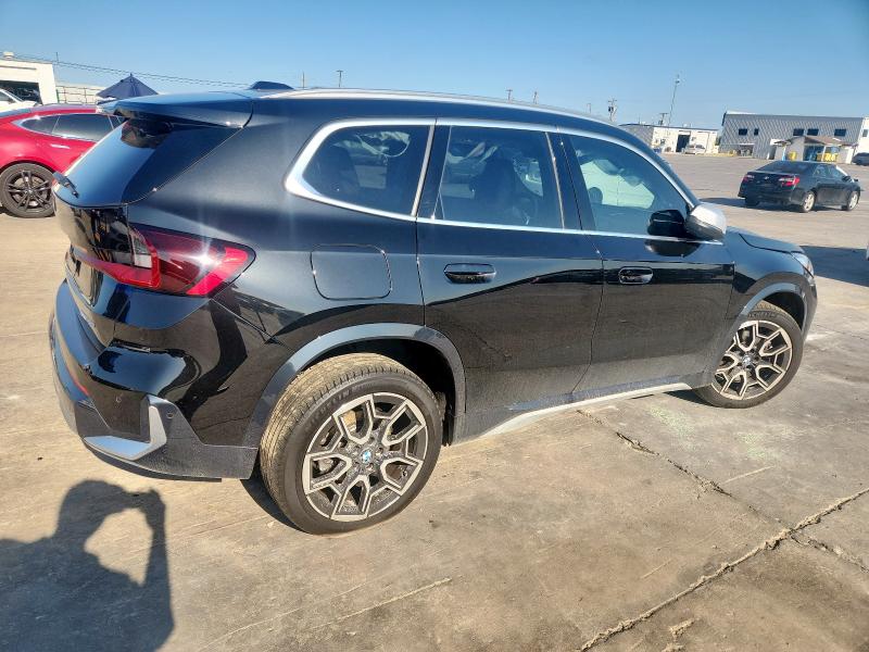WBX73EF00R5Y48778 - 2024 BMW X1 XDRIVE28I BLACK photo 3