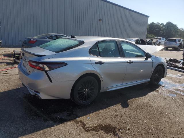 4T1T11AK3MU445469 - 2021 TOYOTA CAMRY SE 银色 照片 3