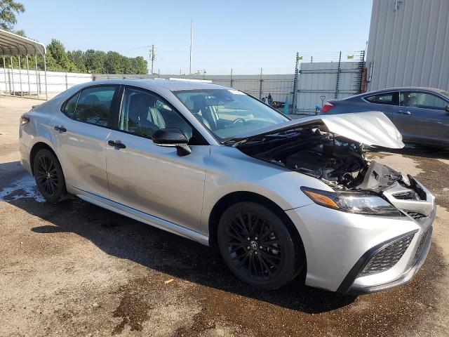 4T1T11AK3MU445469 - 2021 TOYOTA CAMRY SE 银色 照片 4