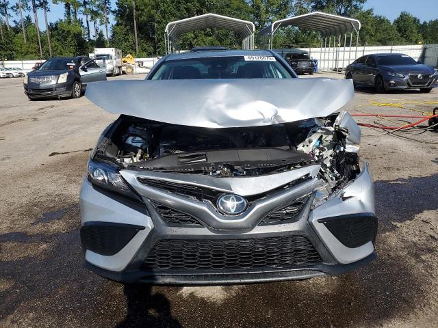 4T1T11AK3MU445469 - 2021 TOYOTA CAMRY SE 银色 照片 5