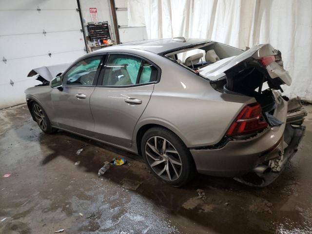 7JR102FK4KG011006 - 2019 VOLVO S60 T5 MOMENTUM SILVER photo 2