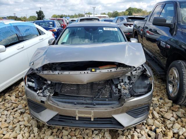 7JR102FK4KG011006 - 2019 VOLVO S60 T5 MOMENTUM SILVER photo 5