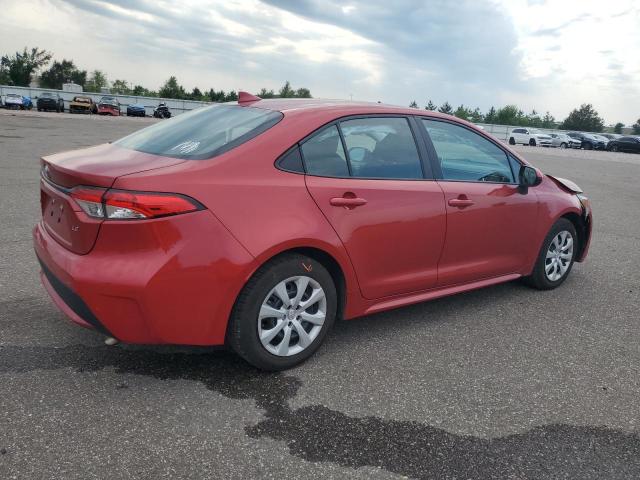 5YFEPMAE3MP241176 - 2021 TOYOTA COROLLA LE RED photo 3